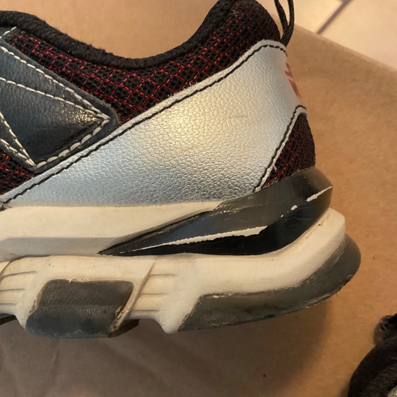 Sketchers STAR WARS Darth Vader runners - size 1Y - Picture 8 of 10